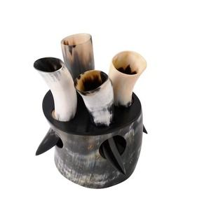 Vente chaude Viking Style Médiéval Shotglass Set Véritable Corne De Bœuf Et Stand Export Qualité Artisanat Premium Corne À Boire - Product Image 3