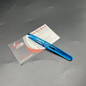 แหนบถอนคิ้วแบบมืออาชีพแหนบคิ้วแบบเอียงสองคมทำจากสเตนเลสพลาสม่าสีน้ำเงินโลโก้ออกแบบได้ตามต้องการ - Product Image 1