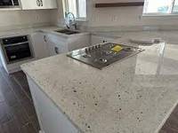 Dalles de granit noir poli au design moderne, écologiques, garantie à vie, marque Stonex, comptoirs de cuisine extérieure, escaliers, Sésame