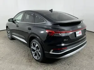 Audi Q4 e-tron Sportback 2023 impecablemente limpio - Product Image 3