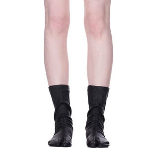 Vente directe d'usine Vêtements décontractés Chaussettes en cuir Produits les plus vendus Tissu souple Fabriqué en cuir pour hommes Khuffs - Product Image 1