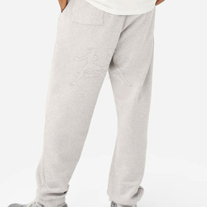 Pantalones de chándal estilo callejero con ajuste relajado y puños acanalados Pantalones de chándal clásicos con tela suave y silueta informal - Product Image 2