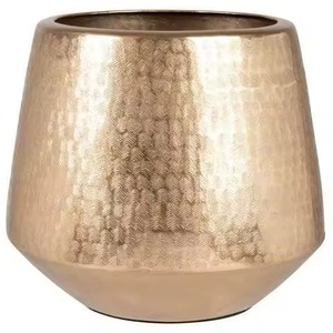 Vase contemporain en métal en fer ornement de table moderne d'accent décoratif élégant pour le style intérieur de la maison - Product Image 1