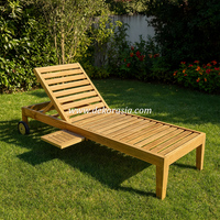 Chaise longue en teck moderne de qualité supérieure avec dossier réglable, design pliable à roulettes, écologique, durable, idéale pour hôtel, resort, villa, terrasse de piscine