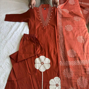 Conjunto de Kurta/Kurti de Verano de la Mejor Calidad, Estilo Informal para Uso Diario, Cuello en V, Estampado Floral Elegante, Corte Recto, para Mujer - Product Image 1