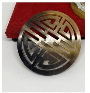 Sous-verres intemporels artisanaux de 5 mm d'épaisseur en corne de buffle et de bœuf, écologiques et personnalisables - Product Image 1
