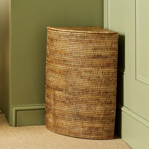 TienPhong Vente en gros Poubelle à linge en rotin d'angle Ako-Panier à linge naturel tissé à la main pour le rangement de la salle de bain et de la chambre - Product Image 1