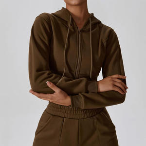 Survêtement deux pièces personnalisé pour femmes, tenue de sport avec options de broderie imprimée, confortable et élégante, salon - Product Image 4