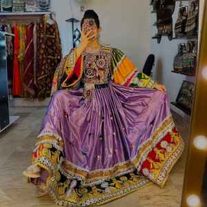 Vestido Largo Hecho a Mano por Mujeres Afganas Kuchi con Bordado de Hilos Coloridos y Finas Costuras en Tela de Chifón - Product Image 2