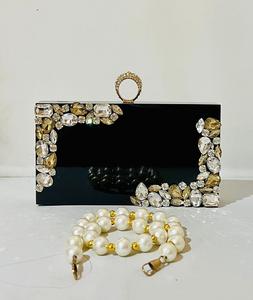 Magnifique pochette en résine pour femmes avec un design élégant de haute qualité et luxueux, parfait pour les rassemblements et les événements formels - Product Image 3