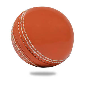 Bolas duras de Cricket 2025 con diseño personalizado OEM fabricadas en Pakistán, material de cuero al por mayor - Product Image 3