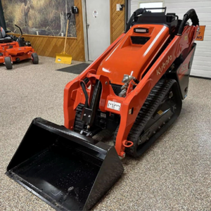 Minicargadora Kubota SCL1000 de 6 Toneladas con Plataforma para Operador, Retroexcavadora Delantera y Trasera, Motor, Rodamiento, Caja de Cambios y Bomba - Product Image 2