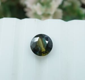 Gema de Zafiro Verde Azulado Natural Sin Tratar de 0.84 Ct, Corte Redondo, 3 mm de Altura - Product Image 2