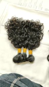 Raw Indian Virgin Remy Single Donor Machine Paquete de cabello sin procesar de doble trama Extensiones de cabello de templo alineado con cutícula rizada - Product Image 3