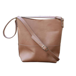 Vente en gros de sacs à main en cuir PU pour femmes avec logo personnalisé avec fermeture à glissière sacs à bandoulière et à bandoulière durables avec deux poignées - Product Image 1