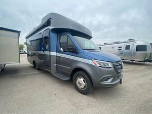 Camping-car de luxe Tiffin Motorhomes Wayfarer 2021, blanc, norme d'émission Euro 5, capacité 4-6 personnes, expérience de camping optimale. - Product Image 6