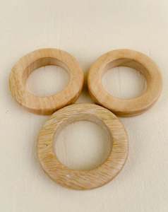 Anneaux en bois de Gmelina, anneaux en bois de haute qualité polis, macramé, anneaux en bois pour la cuisine, le restaurant, la maison, la décoration de mariage, l'hôtel, le bureau - Product Image 4