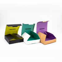 Cajas de papel de embalaje de regalo de correo plegable de cartón corrugado Kraft personalizable Laminación mate y grabado en relieve para calcetines