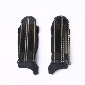 Suministros de autodefensa multifuncionales Max Defense Hand Guard Arm Shield con rompeventanas - Product Image 1