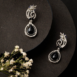 ต่างหูแฟชั่นคุณภาพสูงสำหรับผู้หญิงเครื่องประดับมีสไตล์สำหรับงานปาร์ตี้และสวมใส่ประจำวัน - Product Image 1