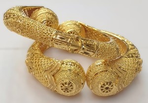 Großhandel Angebot Neue Kollektionen Klassische Designs 24KT Vergoldete Zwei-Gramm-Armreifen 2-teiliges Set von SARA - Product Image 4