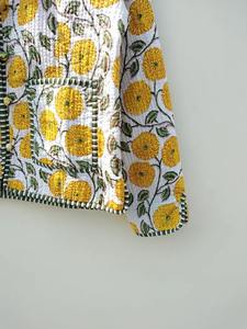 Chaqueta Acolchada de Algodón Estilo Boho Hecha a Mano en India para Mujer, Nuevo Estilo, Tejido Estampado Floral, Prenda Exterior Informal para Invierno - Product Image 4