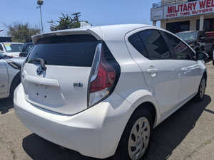 Voiture d'occasion de qualité et abordable, Toyota Prius c 2016, conduite à gauche - Product Image 6