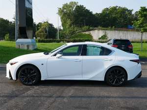 Lexus IS 350 F Sport Design AWD essence 2024 neuf/d'occasion, sièges en cuir, caméra arrière, ACC - Product Image 2