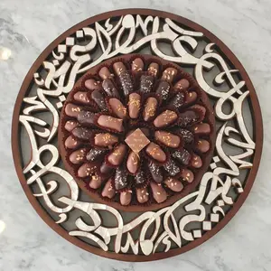 Plateau de service en bois classique avec surface polie et poignées ergonomiques, idéal pour servir des repas et des boissons - Product Image 3