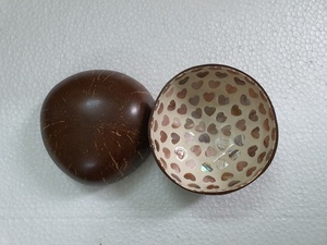 Top Seller Polished Colorful Polka Dots Eco-friendly <b>Coconut</b> <b>Shell</b> Bowl for Decor Dinnerware Sets Perfect for Presents Made - Product Image 3