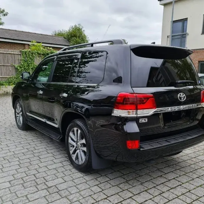 Dijual mobil Toyota Landcruiser bekas cukup di London