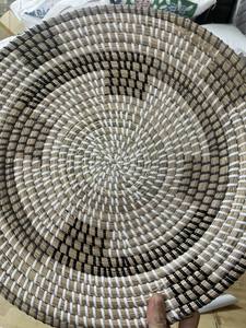 Assiette jonc marin artisanale du Vietnam pour la décoration murale à bon prix avec des motifs colorés - Product Image 6