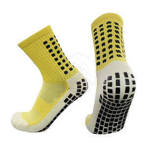 Calcetines deportivos para hombre hechos a medida transpirable con diseño de logotipo personalizado - Product Image 6