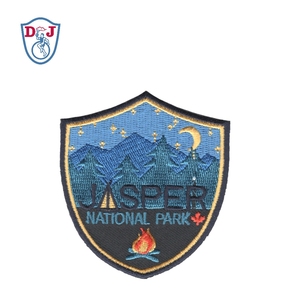 Parches de escudo de bordado personalizados, emblema bordado de hierro para chaquetas - Product Image 1