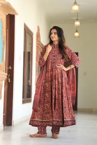 ชุดอนาร์กาลีผ้าฝ้ายพิมพ์ลายด้วยมือ พร้อมผ้าคลุมไหล่เนื้อนุ่ม สำหรับงานปาร์ตี้ งานแต่งงาน งานพรอม ทรงปกติ ใส่ได้สองด้าน เสื้อคุर्ตาและกางเกง - Product Image 6