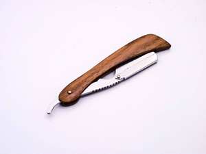 Navaja de Afeitar Recta Personalizable de Acero Inoxidable con Mango de Madera de Palisandro y Hoja Reemplazable - Product Image 2