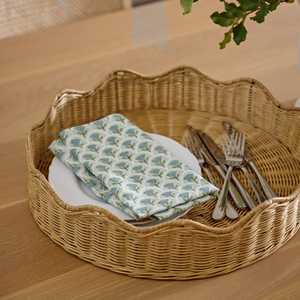 Bandeja de Mimbre con Borde Ondulado, Bandeja de Servicio de Mimbre Sostenible, Organizador Decorativo con Encantadora Estética Rústica - Product Image 6