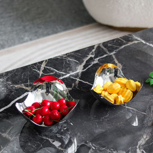 Tazón clásico de metal para servir comida en la cocina con calidad duradera y resistente. - Product Image 4