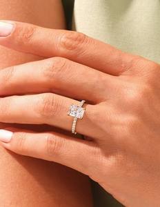 Radiant Moissanite bague de fiançailles pavé ensemble côté pierre anneau personnalisé diamant à facettes cadeau pour les femmes - Product Image 2