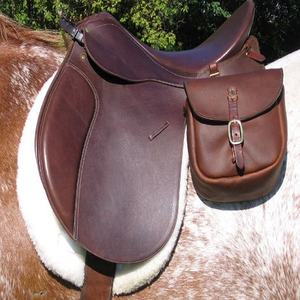 Bolsa de Silla de Montar Inglesa de Cuero Personalizada al por Mayor con Logotipo, Bolsa de Silla de Montar para Caballo, Negra y Marrón, para Carreras de Caballos, Deportes Ecuestres al Aire Libre - Product Image 1