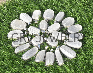 Vente en gros de pendentifs ethniques en argent sterling 925 faits à la main en sélénite naturelle pour mariage, fiançailles, anniversaire - Product Image 3