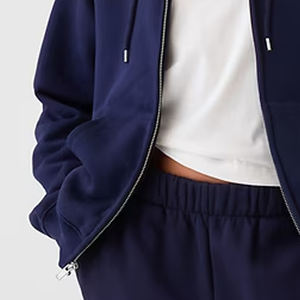 Sweat à capuche en polaire uni pour femme, design à prix d'usine avec logo personnalisable, pour la saison froide, coupe confortable avec cordon de serrage, 2026 - Product Image 3