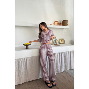 Conjunto de Top Corto a Rayas Borgoña y Pantalones Holgados de Modal para Mujer - Product Image 1