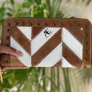 Bolso de mano con parche de piel de vaca para mujer, cartera elegante - Product Image 1