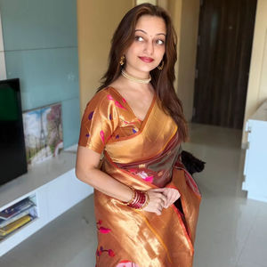 Sari indien pour femmes en soie Paithani, design ethnique époustouflant, dernier modèle traditionnel avec travail Zari, sari fantaisie - Product Image 1