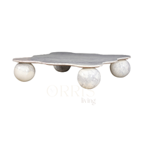 Table basse sculpturale moderne en marbre naturel ORRIS LIVING avec plateau incurvé artistique et pieds ronds en forme de boule, meubles de luxe pour salon