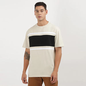 T-shirt en coton à manches courtes pour homme, color block beige, noir et blanc, à panneaux rayés, avec logo personnalisé, OEM, ODM, vente en gros de vêtements - Product Image 3