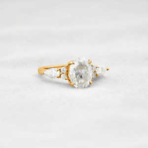 แหวนหมั้นเงินแท้ 925 สำหรับผู้หญิง ดีไซน์วินเทจหรูหรา ประดับเพชรโมอิสซาไนต์ทรงรี ดีไซน์โดดเด่นไม่ซ้ำใคร - Product Image 2