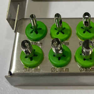 Haute qualité allemand en acier inoxydable 8 pièces Kit de poinçon de tissu d'implant dentaire avec porte-fraise Instruments chirurgicaux en gros - Product Image 2