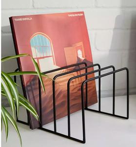 Elegantes sujetalibros de metal hechos a mano con detalles artísticos calados que agregan sofisticación y encanto al estilo de estantería - Product Image 6